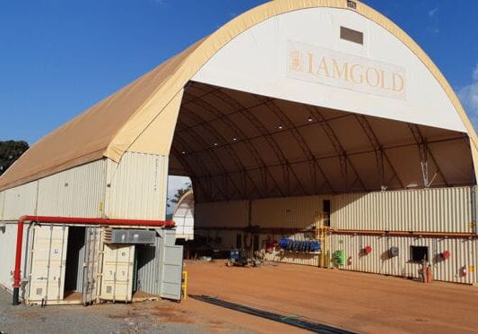 Instalaciones I AM GOLD en Surinam, construidas con contenedores de transporte