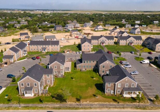 vista aérea de viviendas modulares en la isla de Nantucket